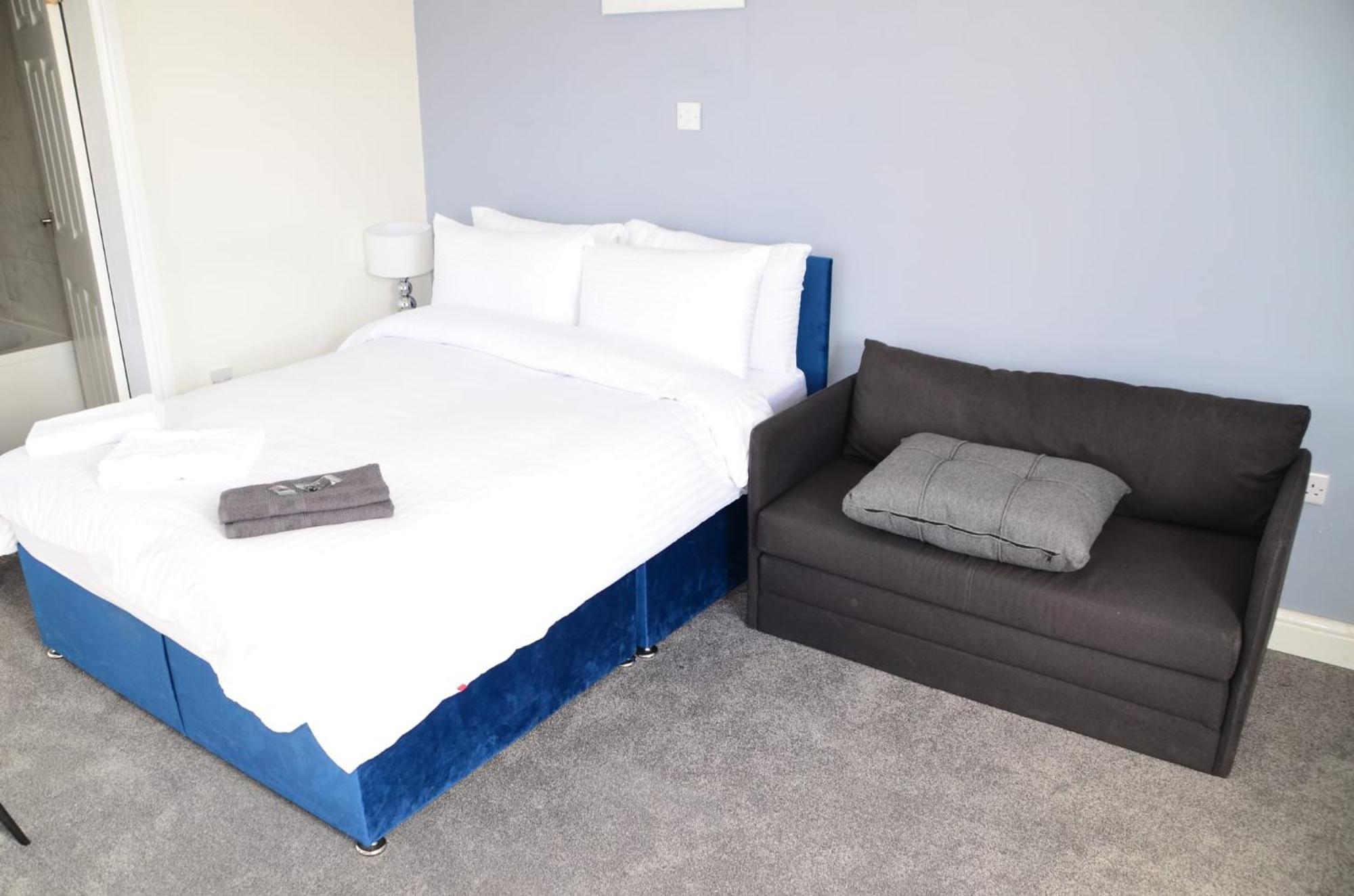 Blok 3 -Jacuzzi Suites, Apartment & Ensuite Rooms Блекпул Екстериор снимка