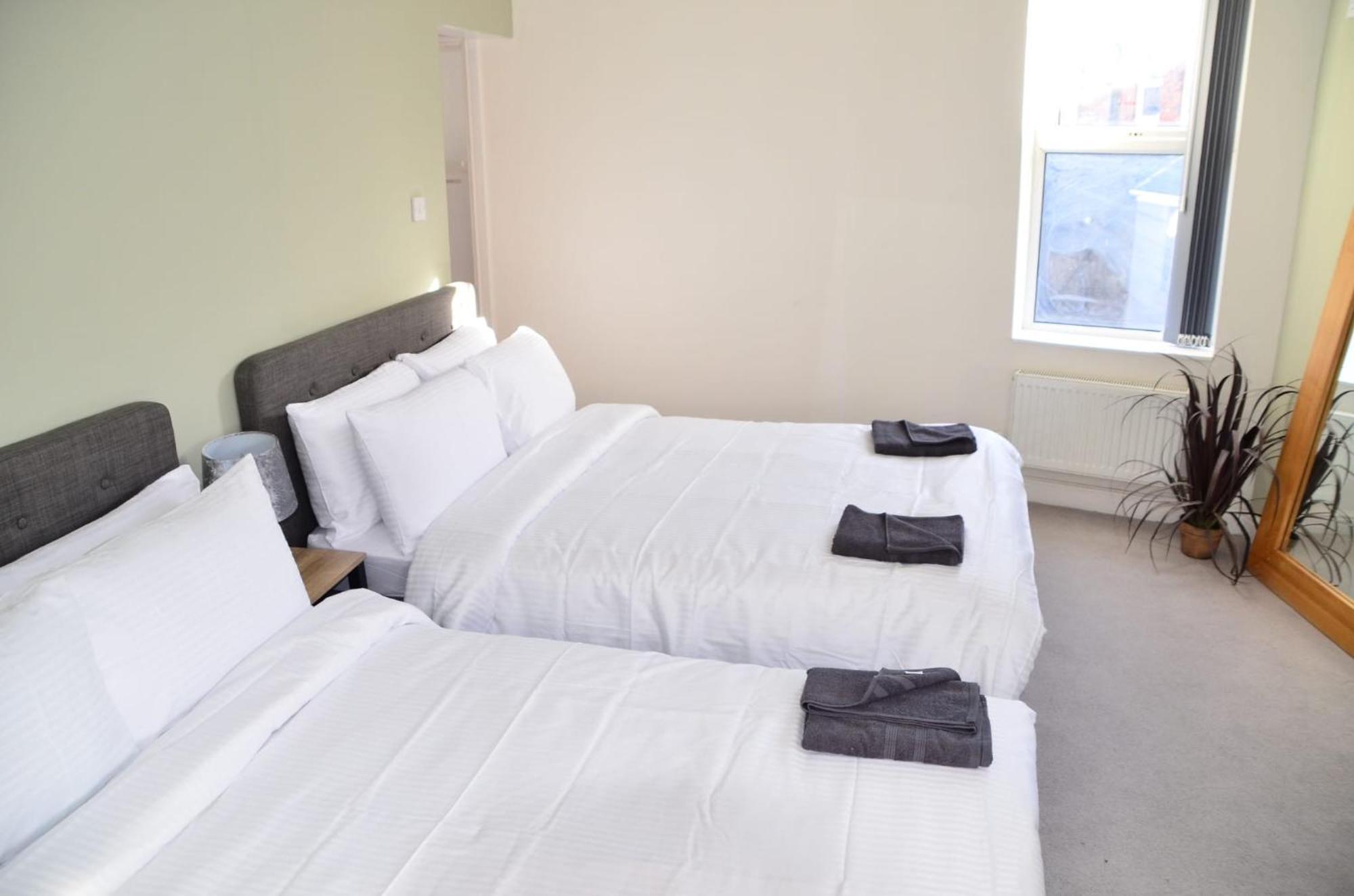 Blok 3 -Jacuzzi Suites, Apartment & Ensuite Rooms Блекпул Екстериор снимка
