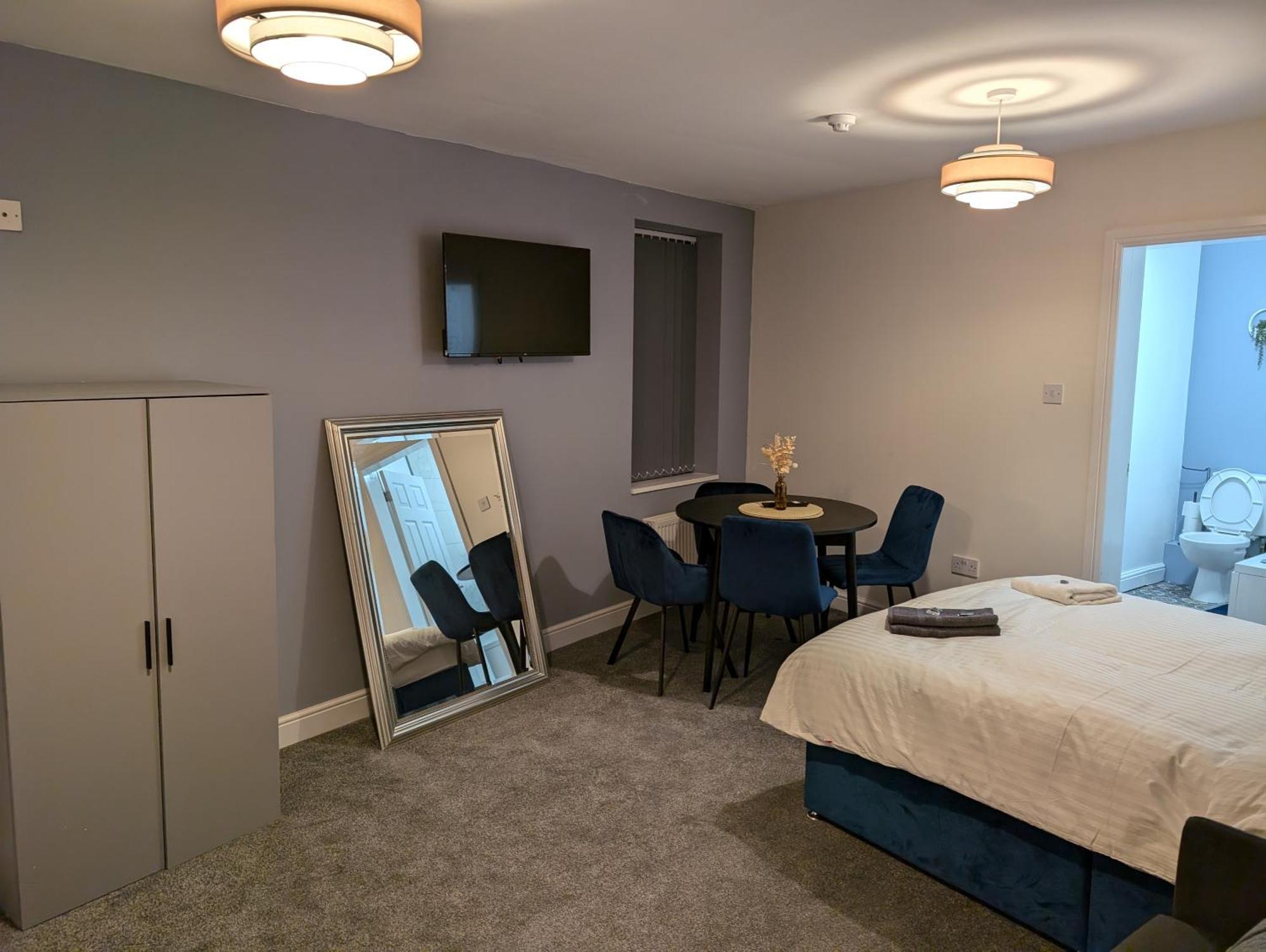 Blok 3 -Jacuzzi Suites, Apartment & Ensuite Rooms Блекпул Екстериор снимка