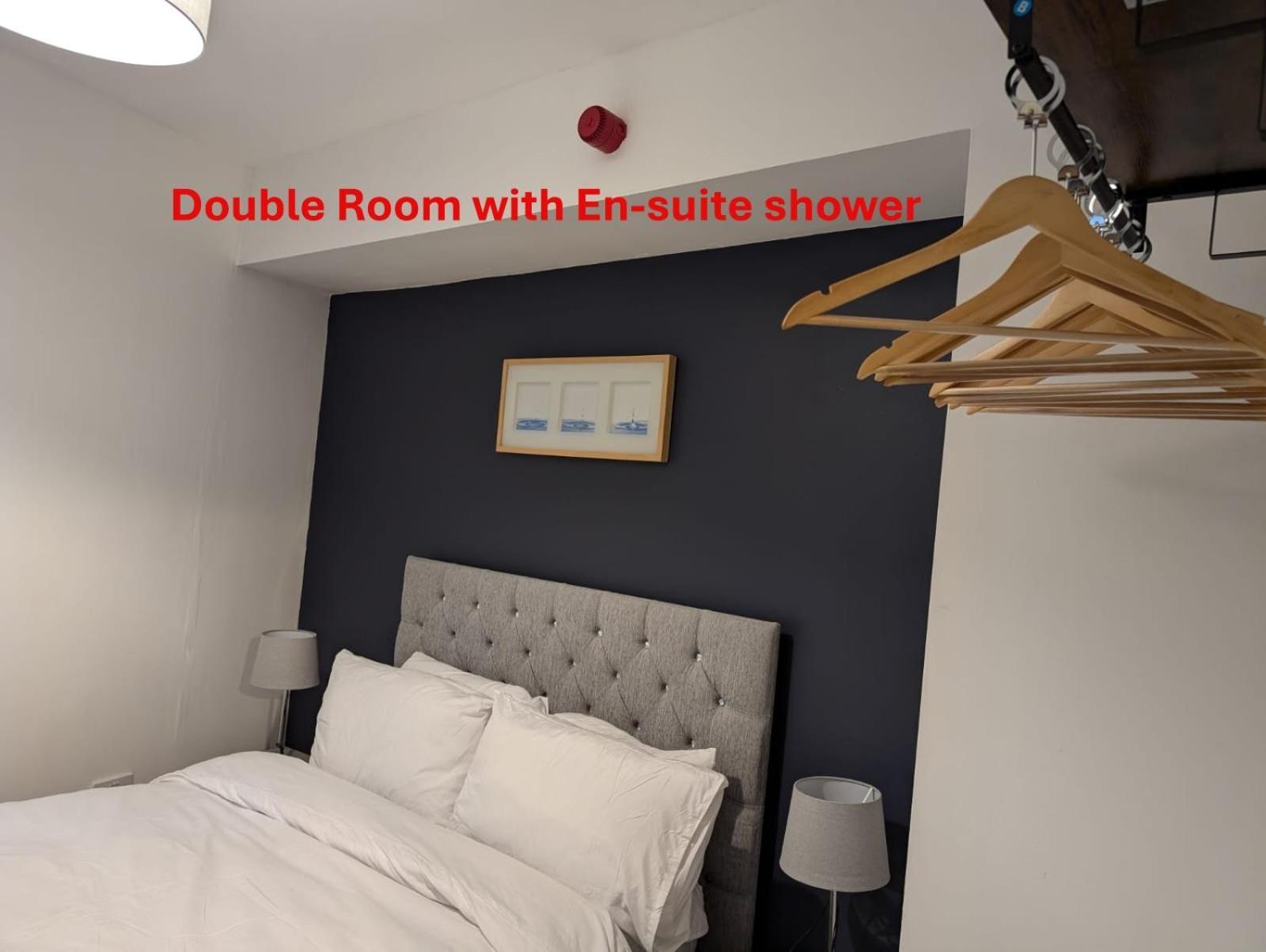 Blok 3 -Jacuzzi Suites, Apartment & Ensuite Rooms Блекпул Екстериор снимка