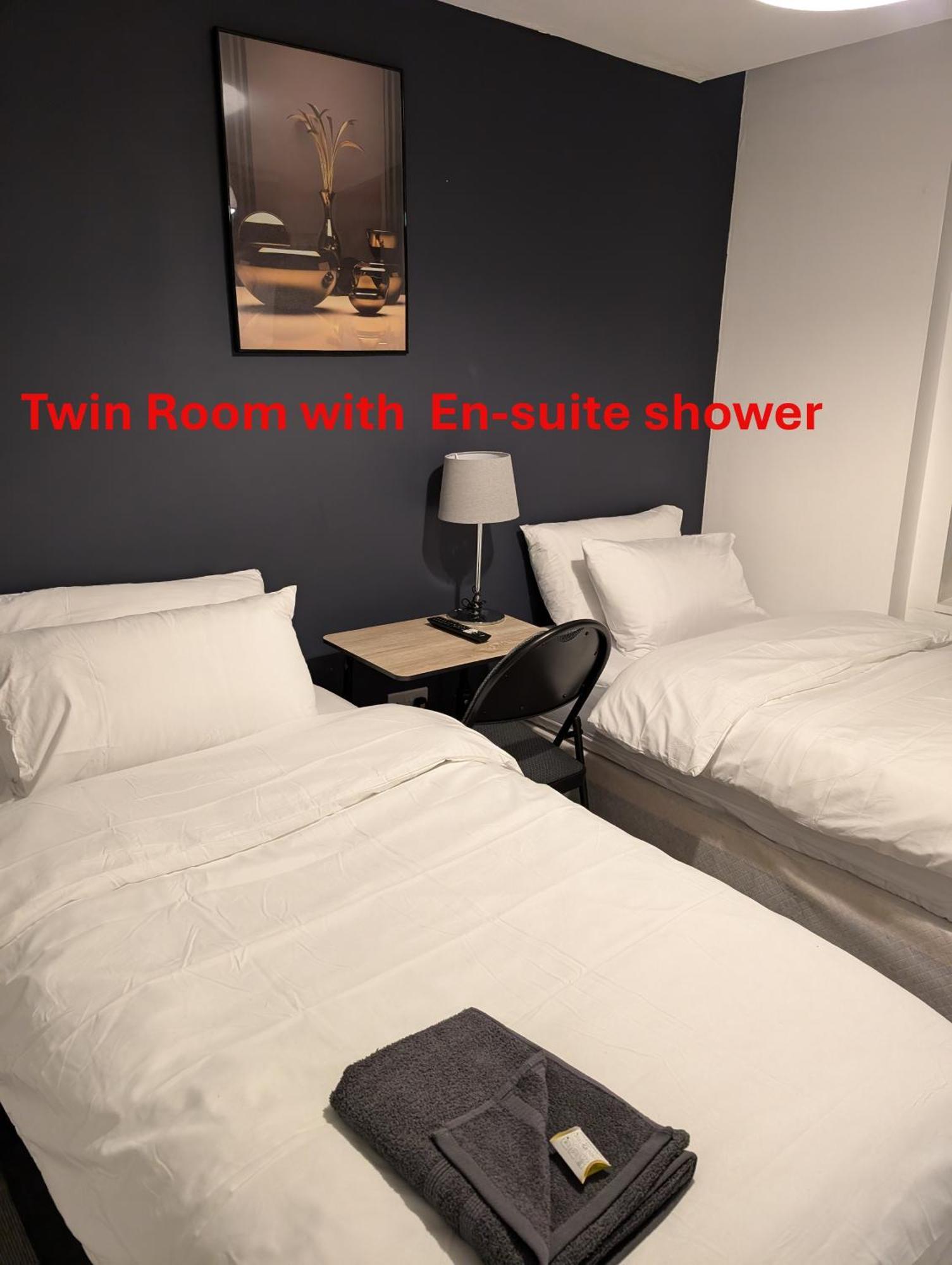 Blok 3 -Jacuzzi Suites, Apartment & Ensuite Rooms Блекпул Екстериор снимка